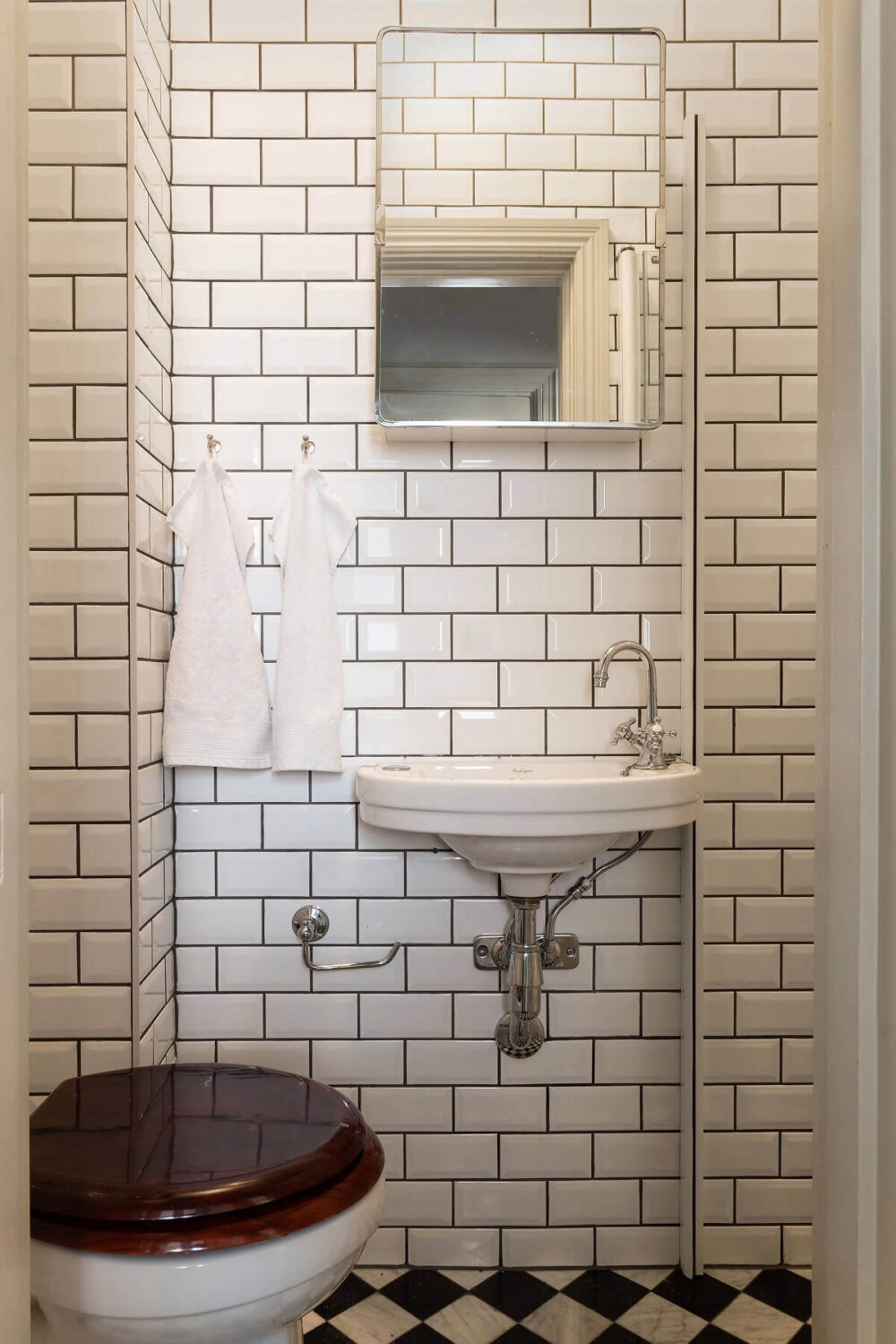 bathroom-white-subway-tiles-nordroom