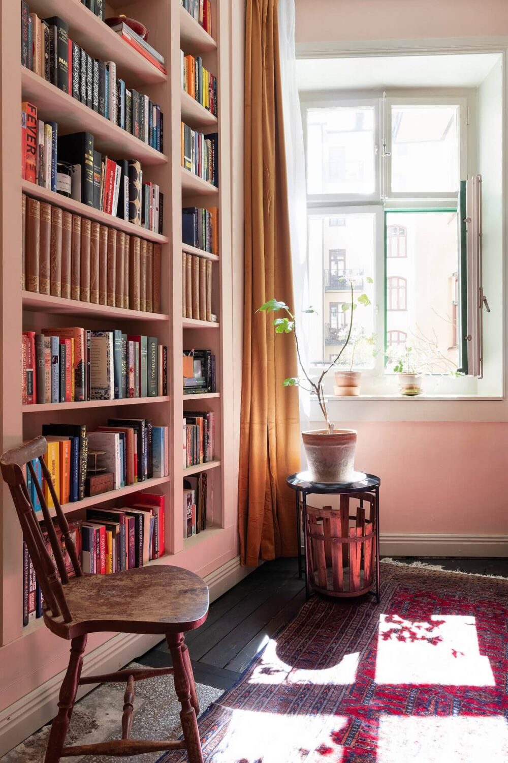 bedroom-pink-walls-built-in-bookcase-nordroom