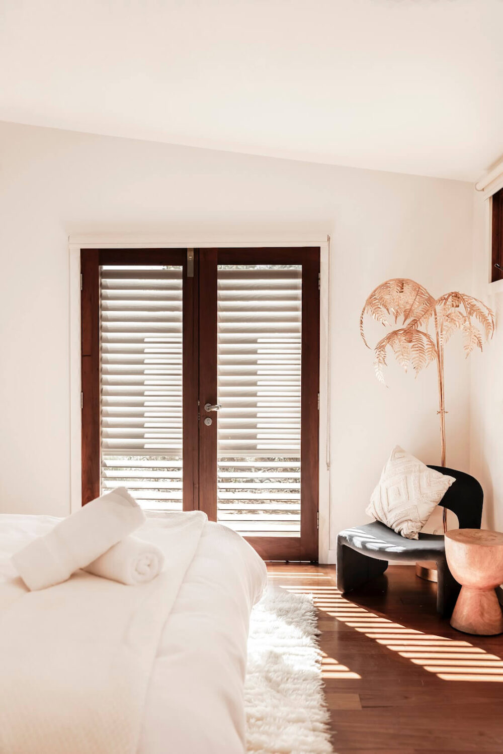 bedroom-white-walls-velvet-chair-nordroom
