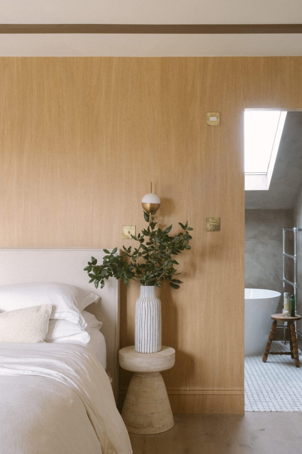 bedroom-wooden-feature-wall-ensuite-bathroom-nordroom