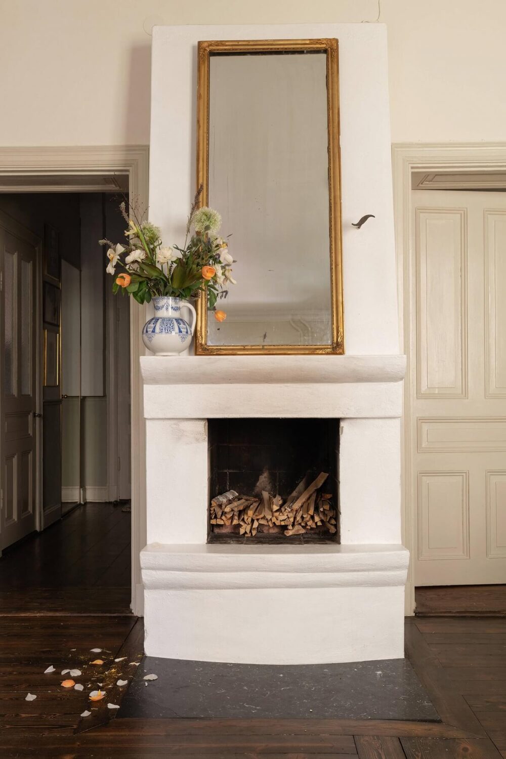 dark-wooden-floor-fireplace-antique-mirror-nordroom