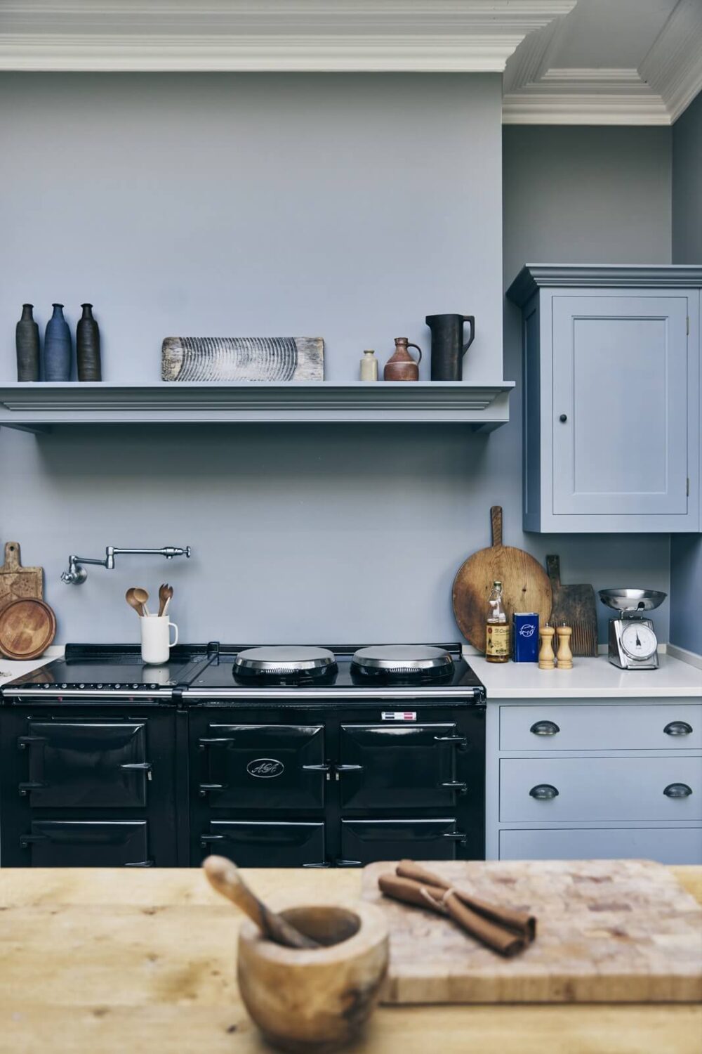 electric-aga-country-kitchen-england-nordroom