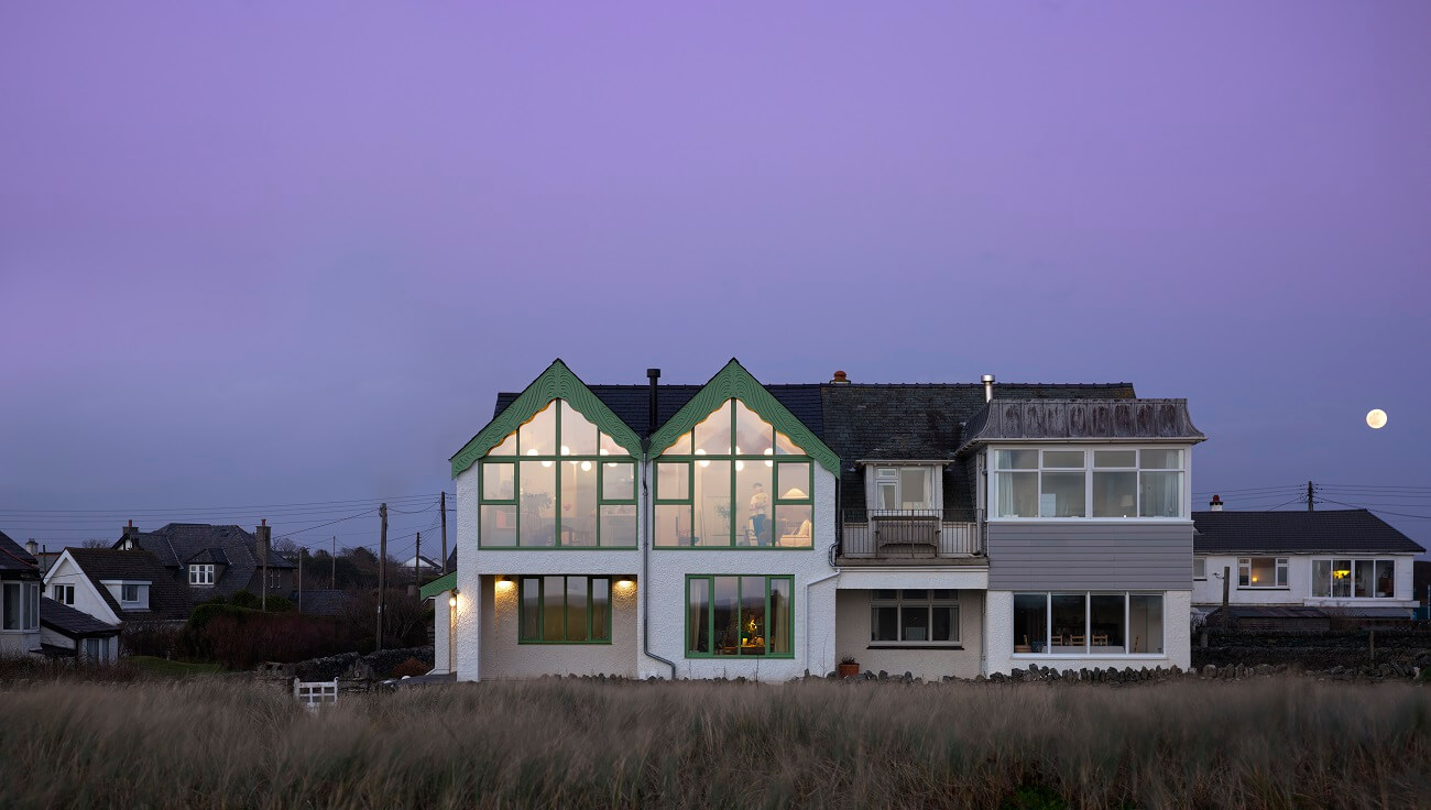 exterior-glass-walls-pitched-roof-house-by-the-sea-space-a-nordroom