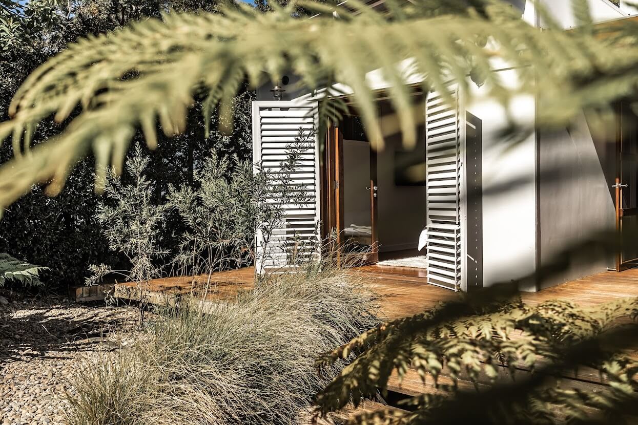 exterior-shutters-terrace-beach-house-australia-nordroom