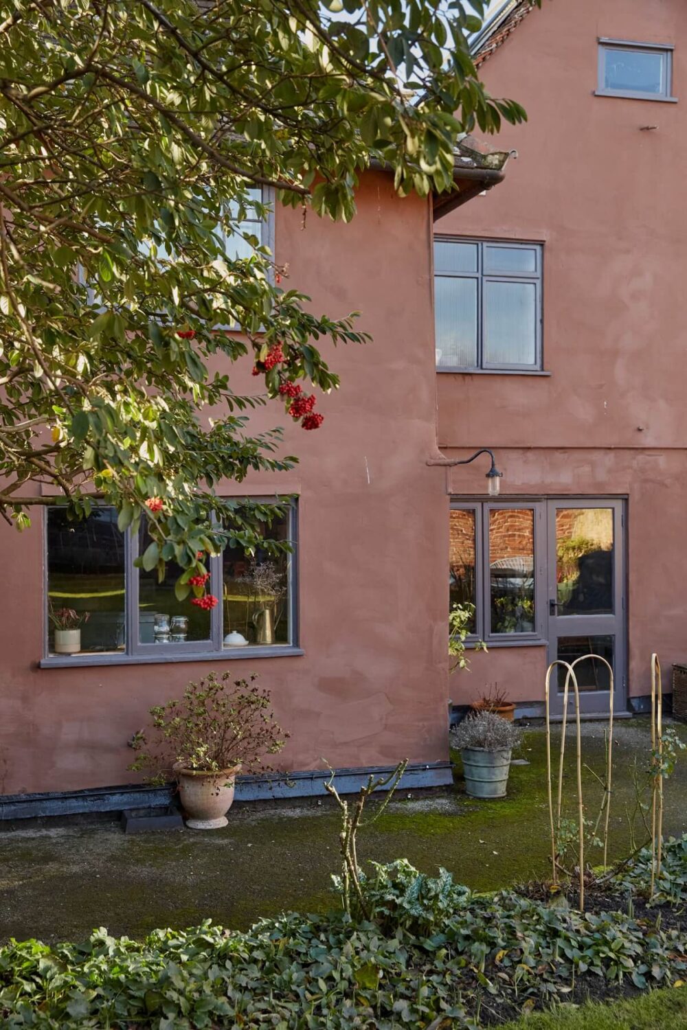 exterior-terracotta-pink-facade-garden-nordroom