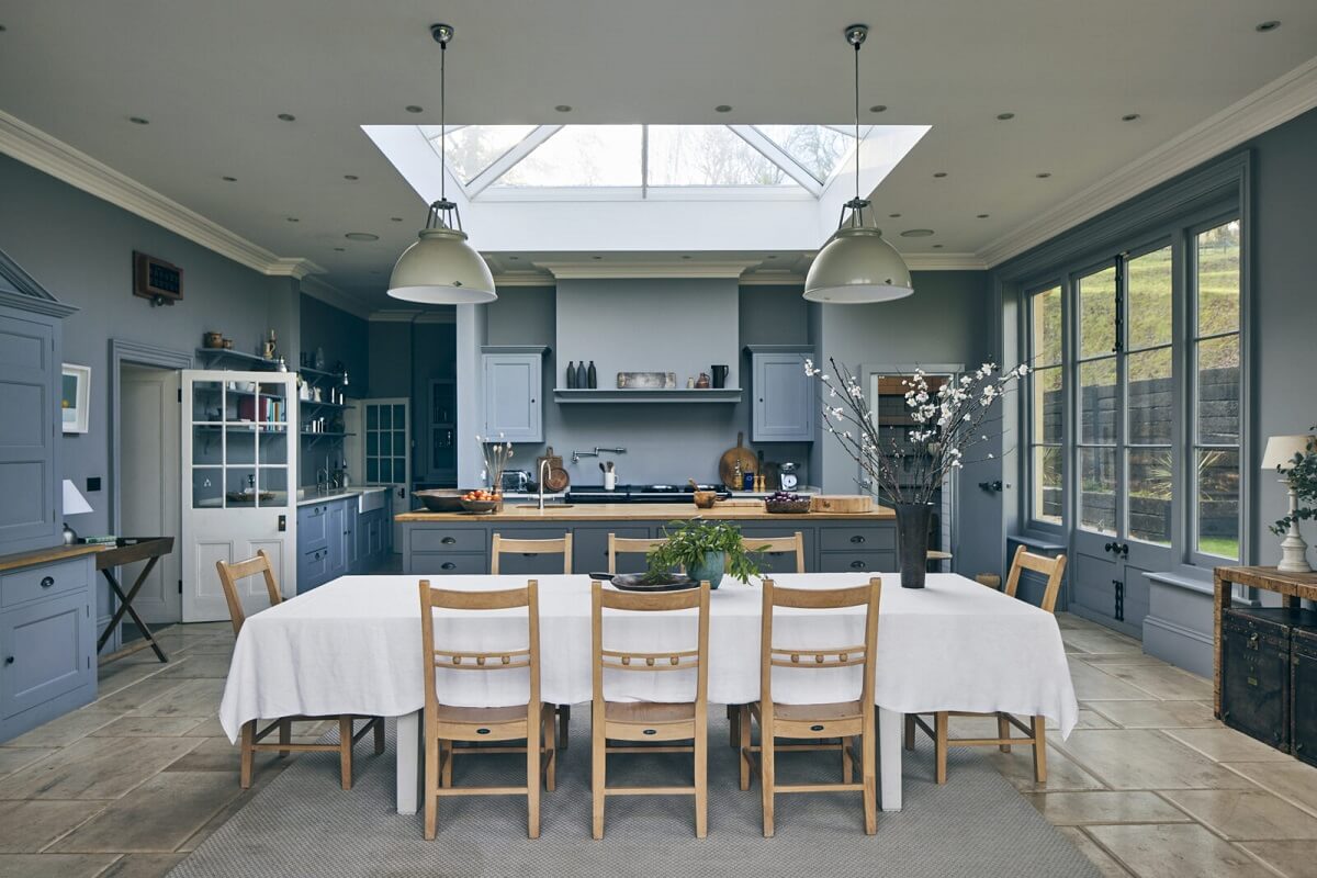 grand-plain-english-kitchen-skylight-country-house-england-nordroom