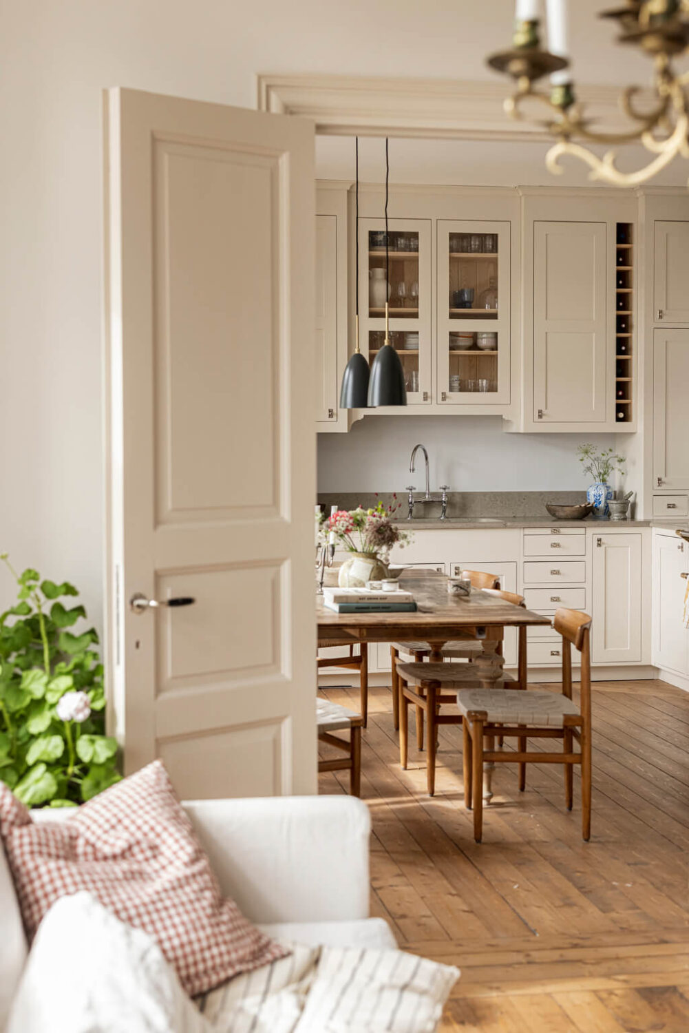 kitchen-living-room-double-doors-wooden-floor-nordroom