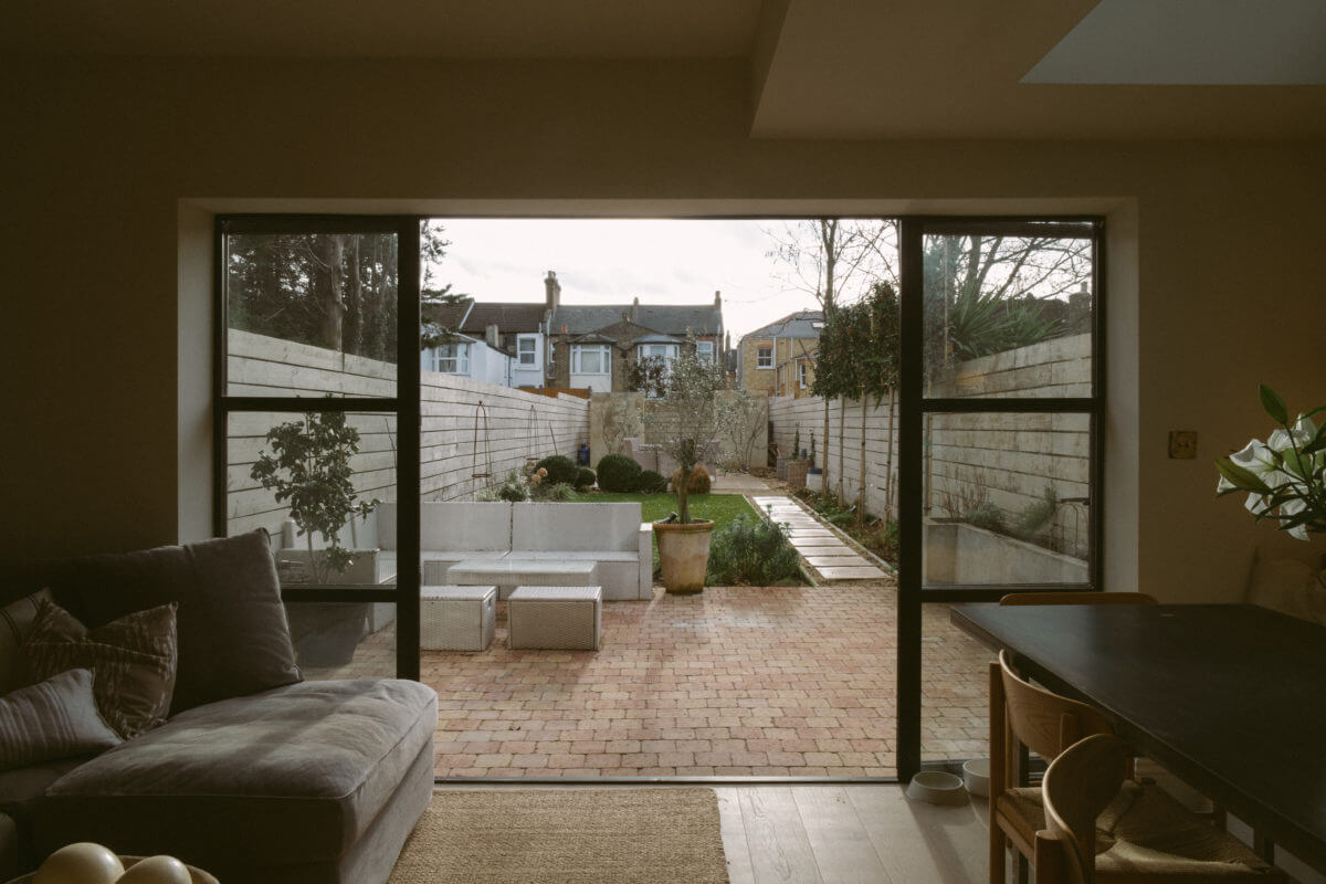 open-crittal-doors-garden-victorian-house-london-nordroom
