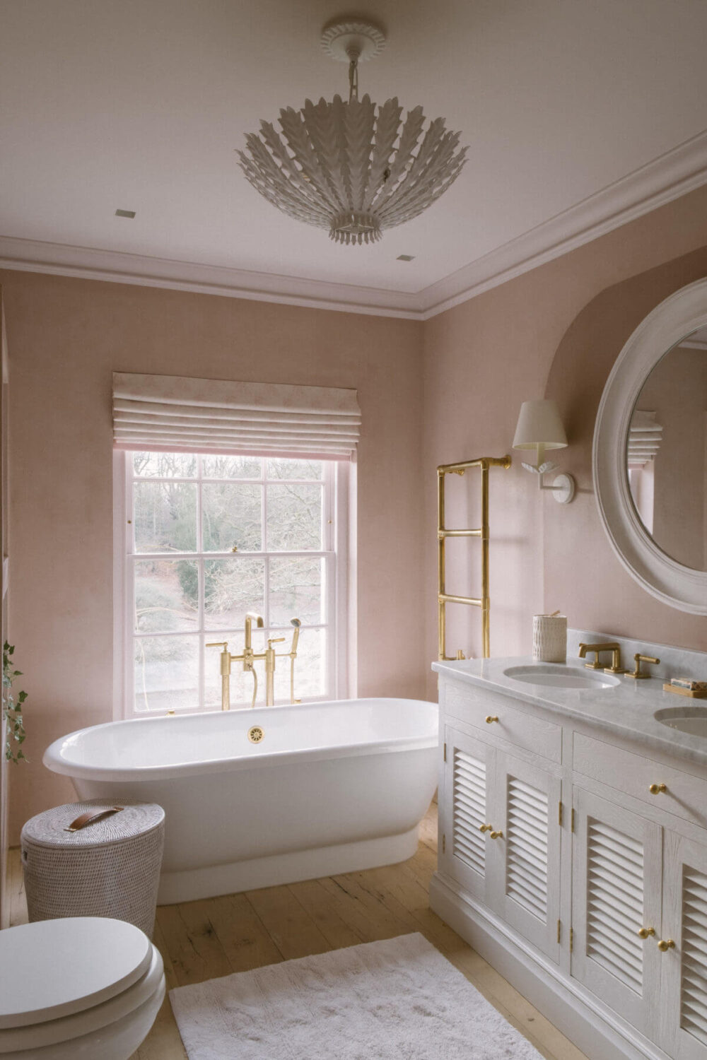 pink-bathroom-freestanding-bath-nordroom