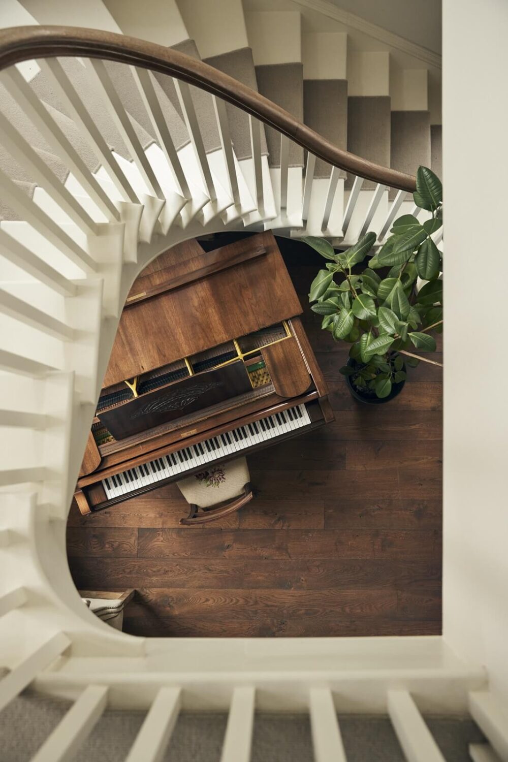 staircase-grand-piano-wooden-floorboards-nordroom