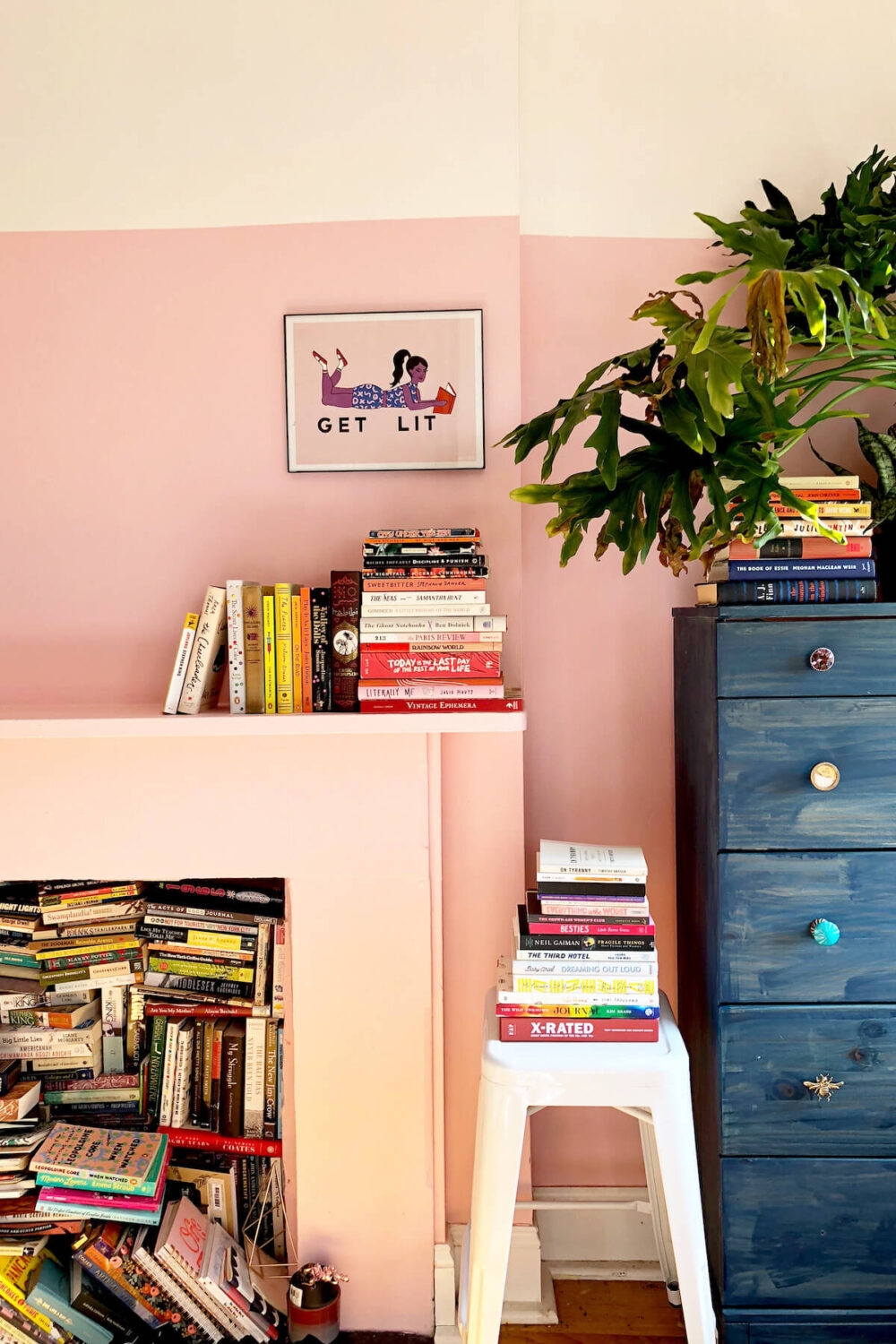 two-tone-accent-wall-light-pink-white-fireplace-nordroom