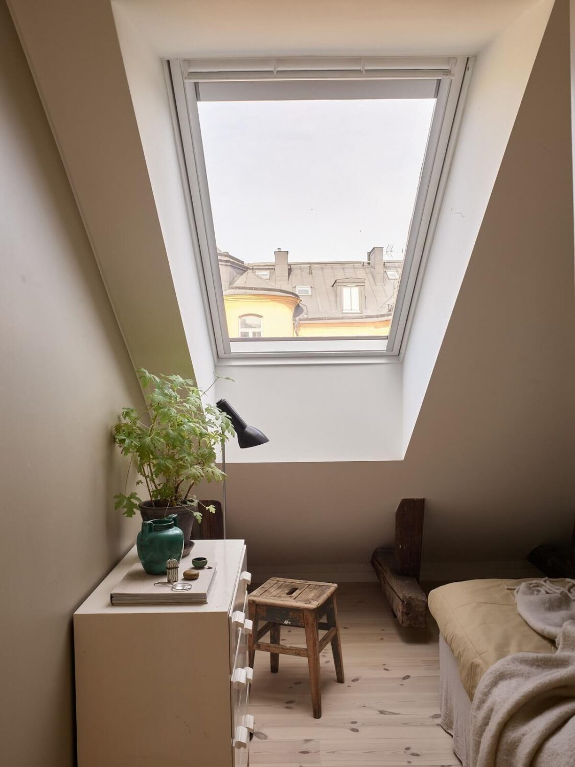 attic-bedroom-skylight-wooden-floor-nordroom