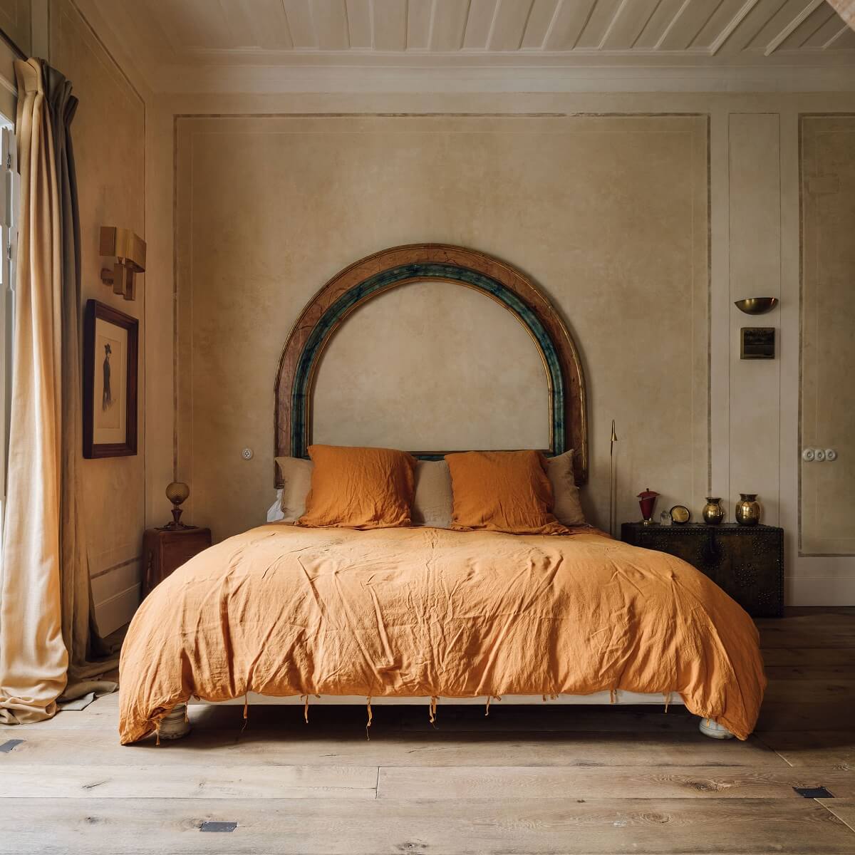 bedroom-arched-accent-wall-ochre-yellow-bedding-nordroom