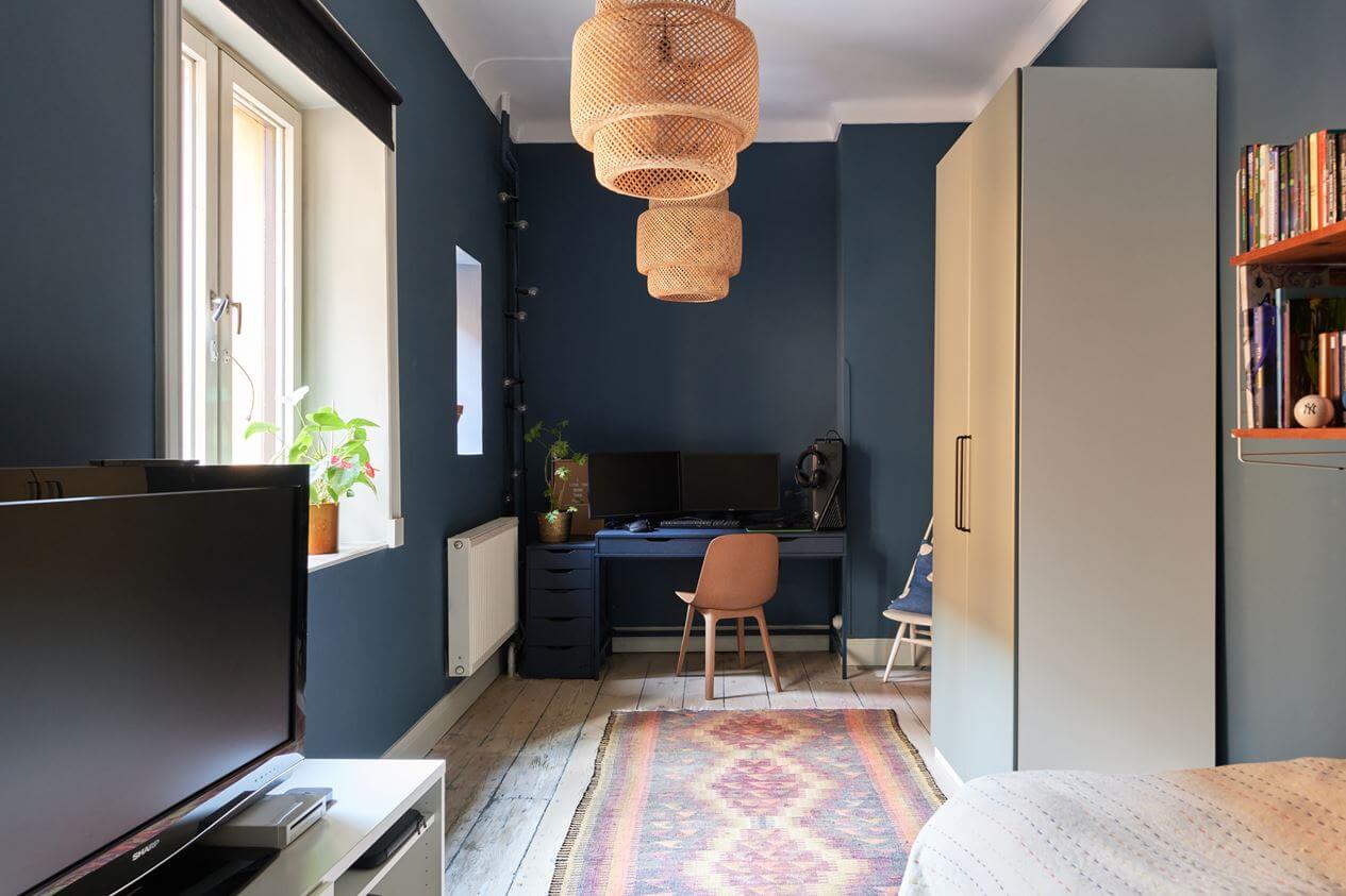 bedroom-blue-walls-desk-nordroom