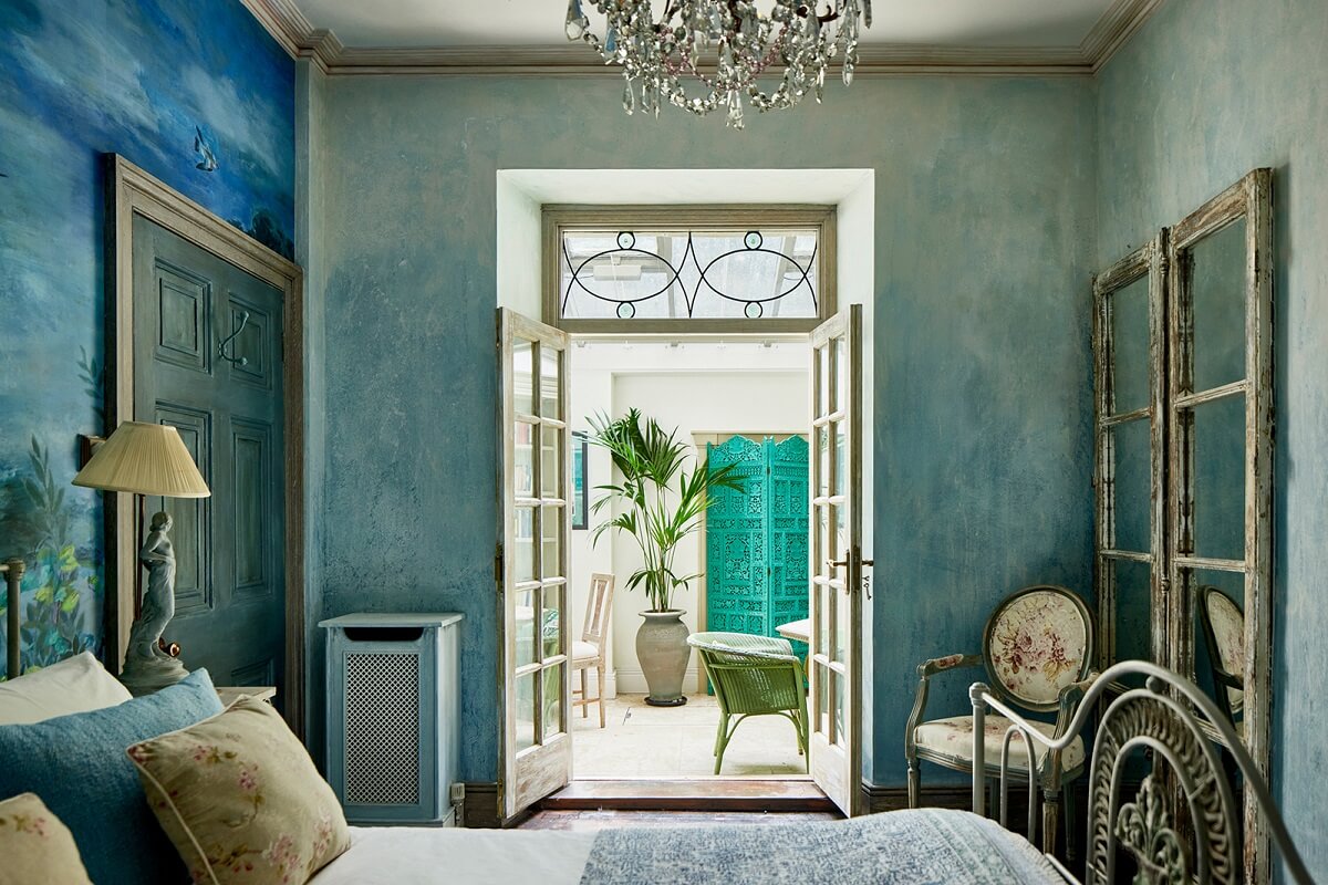 bedroom-en-suite-room-Designer’s-Guild-Giordano-Segreto-wallpaper-nordroom
