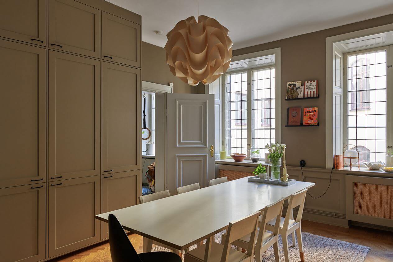 dining-table-built-in-floor-to-ceiling-cabinets-nordroom