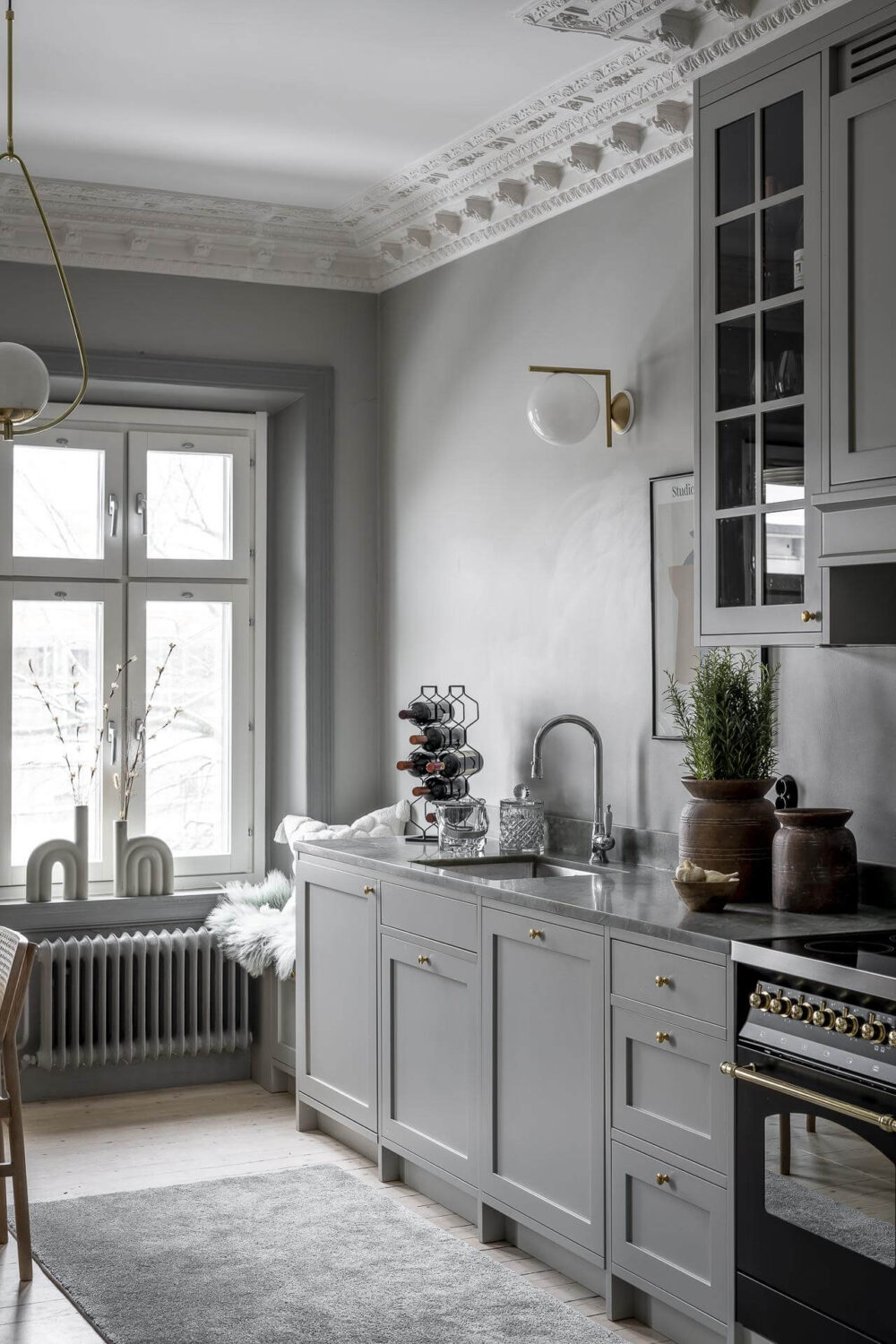 gray-kitchen-cabinets-walls-classic-home-nordroom