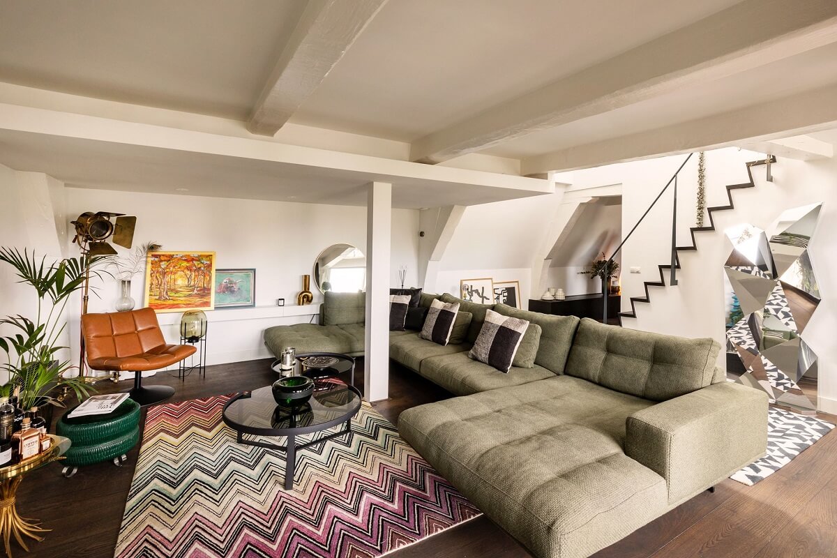 green-sofa-living-room-wooden-beams-nordroom
