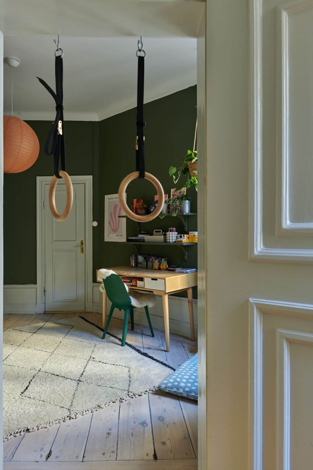 green-walls-kids-bedroom-desk-hanging-rings-wooden-floor-nordroom