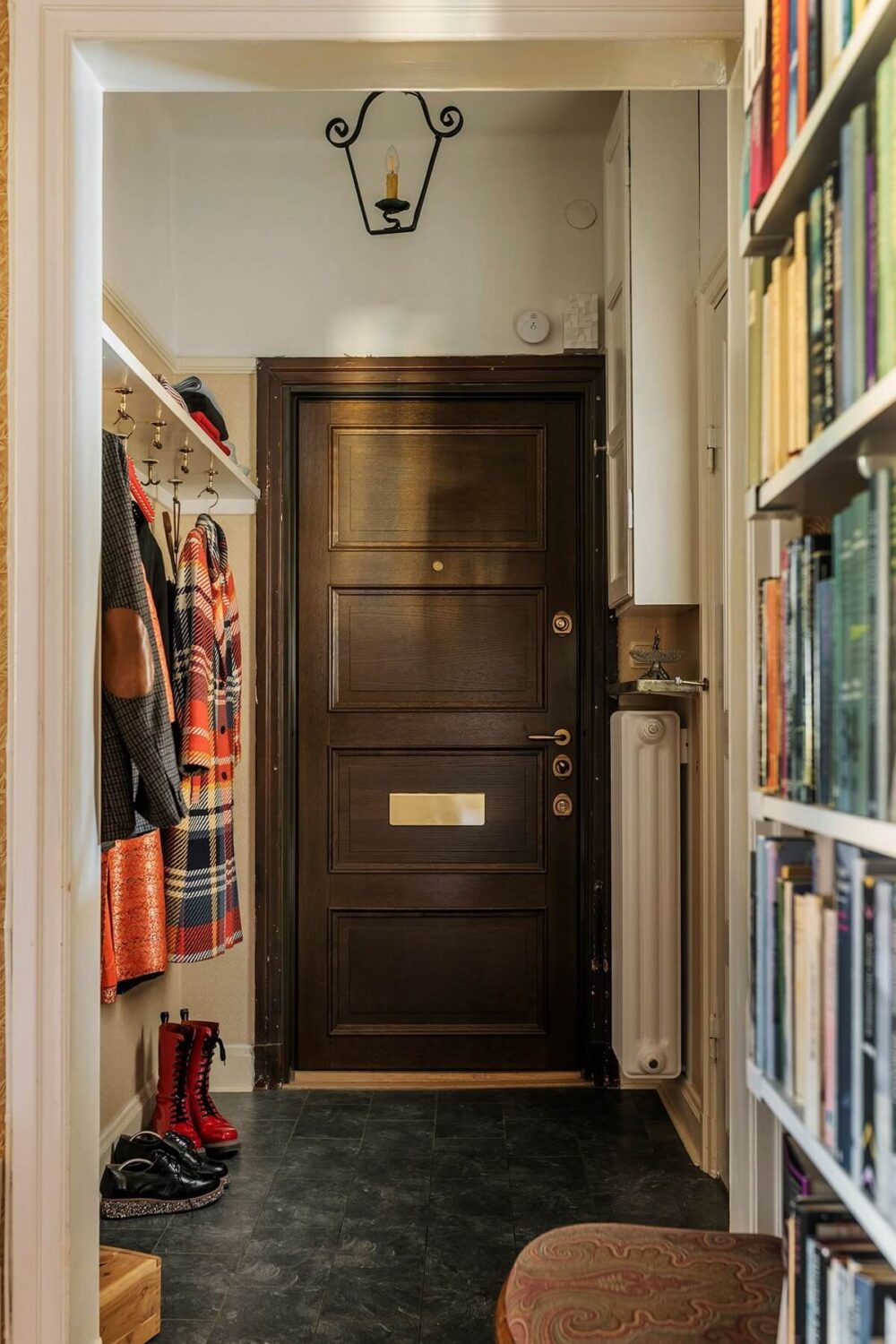 hallway-bookshelves-vintage-apartment-nordroom