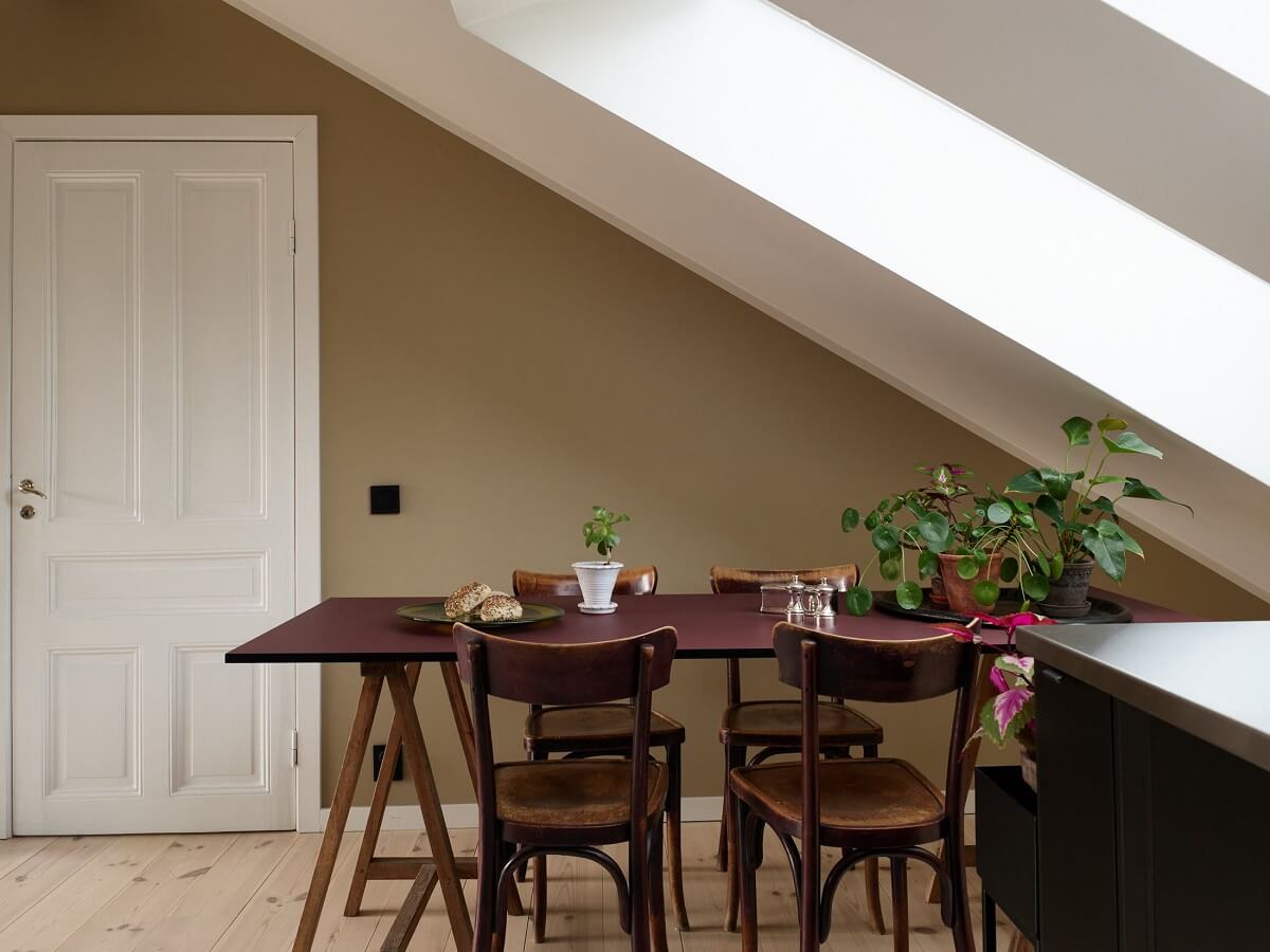 kitchen-dining-table-slanted-ceiling-nordroom