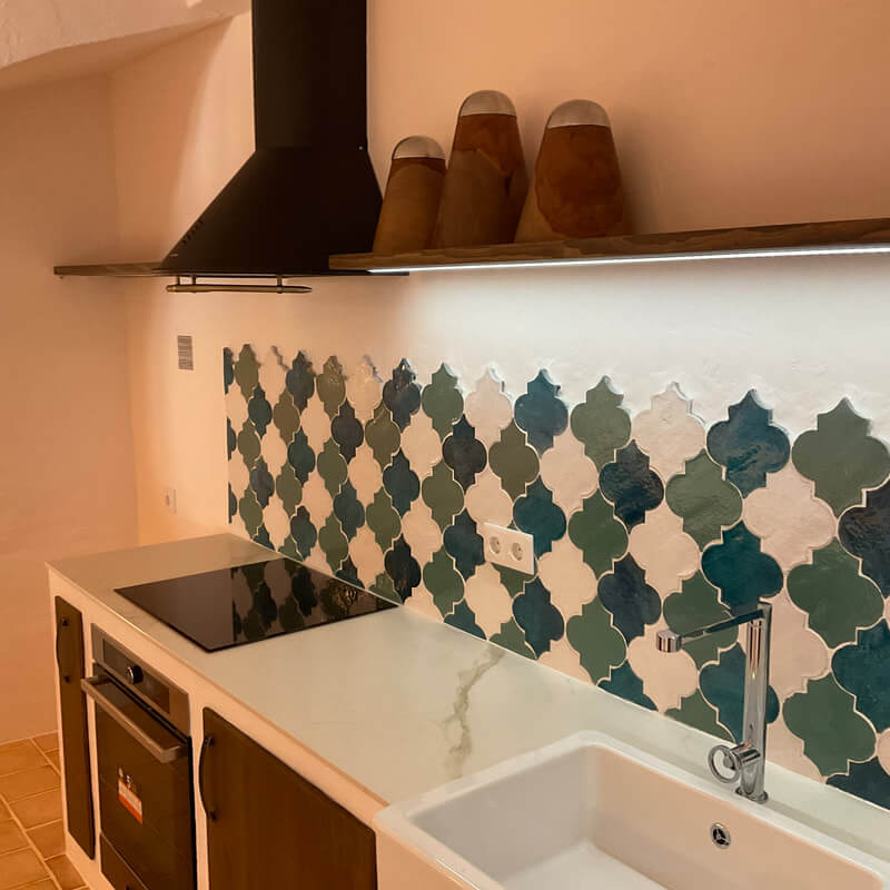 kitchen-marble-worktop-green-backsplash-tiles-nordroom
