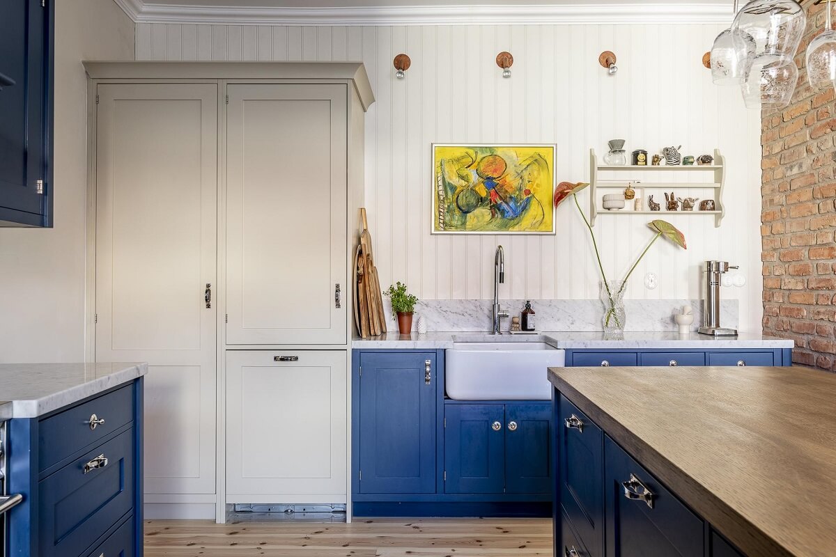 kitchen-wooden-floor-blue-cabinets-butler-sink-nordroom