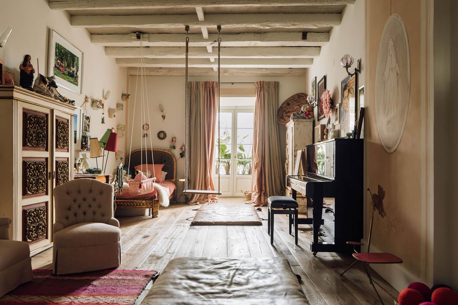 large-kids-bedroom-wooden-beam-ceiling-townhouse-lisbon-nordroom