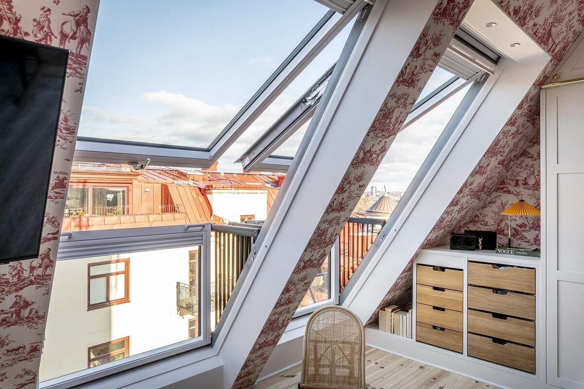 large-skylights-slanted-wall-wallpaper-bedroom-nordroom