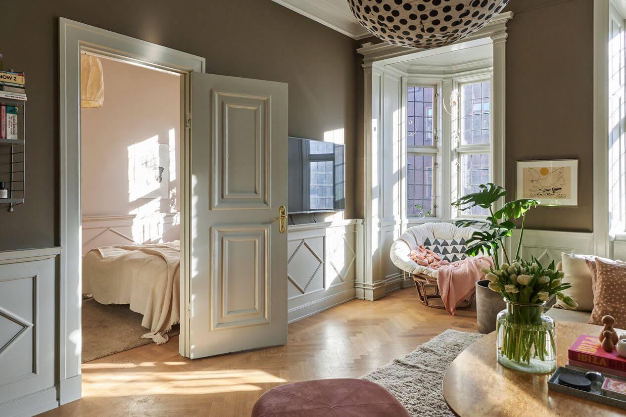 living-room-brown-walls-wooden-floor-master-bedroom-nordroom