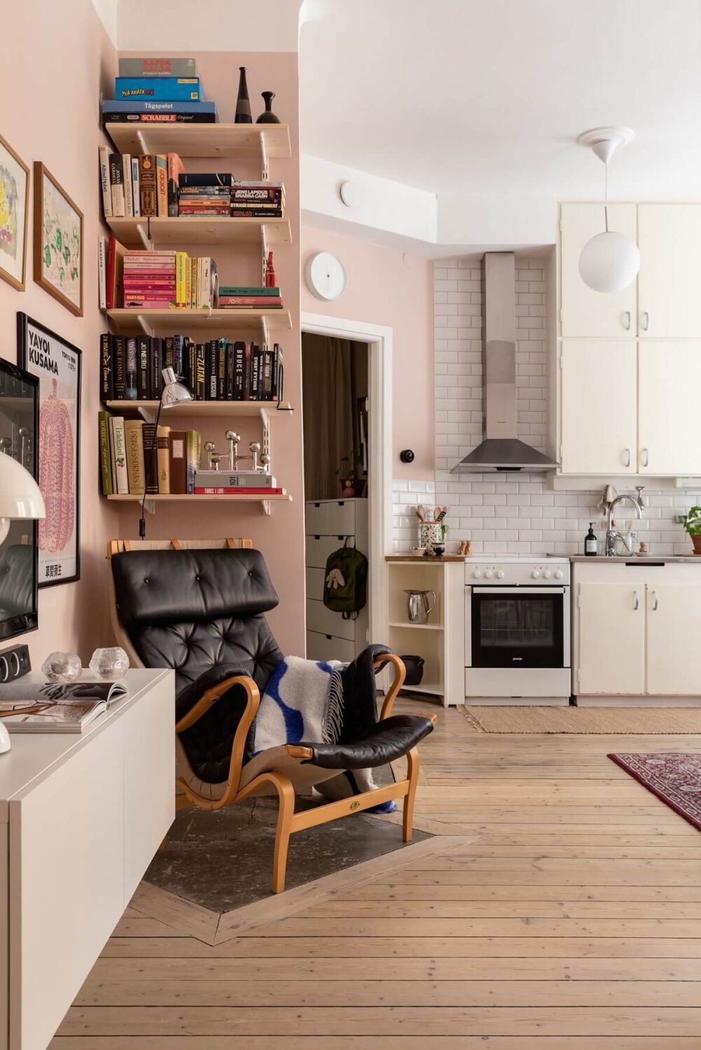 living-room-shelves-wooden-floor-nordroom