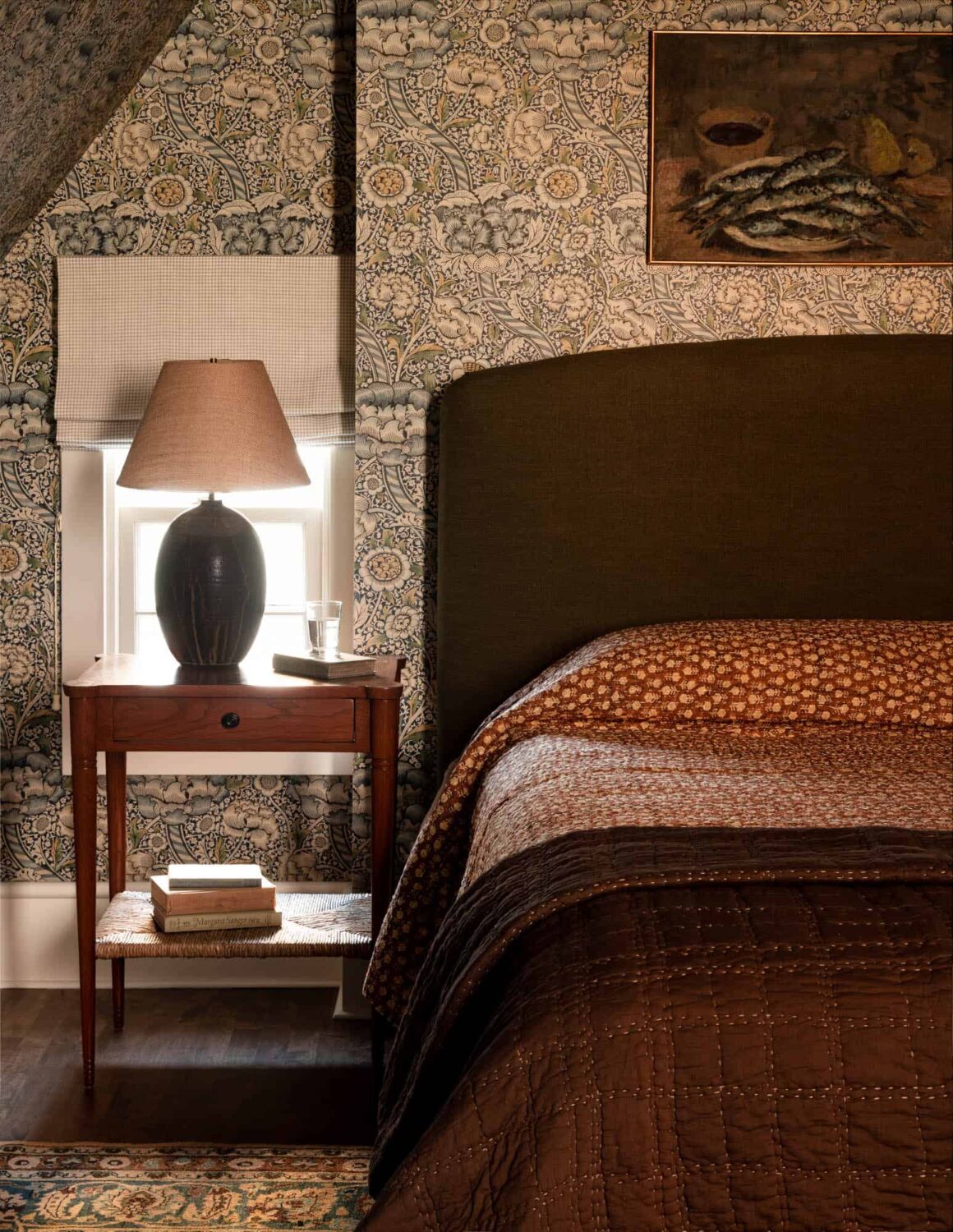 bedroom-green-bedframe-wallpaper-heidi-caillier-nordroom