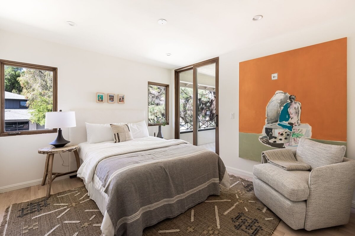 bedroom-large-orange-artwork-nordroom