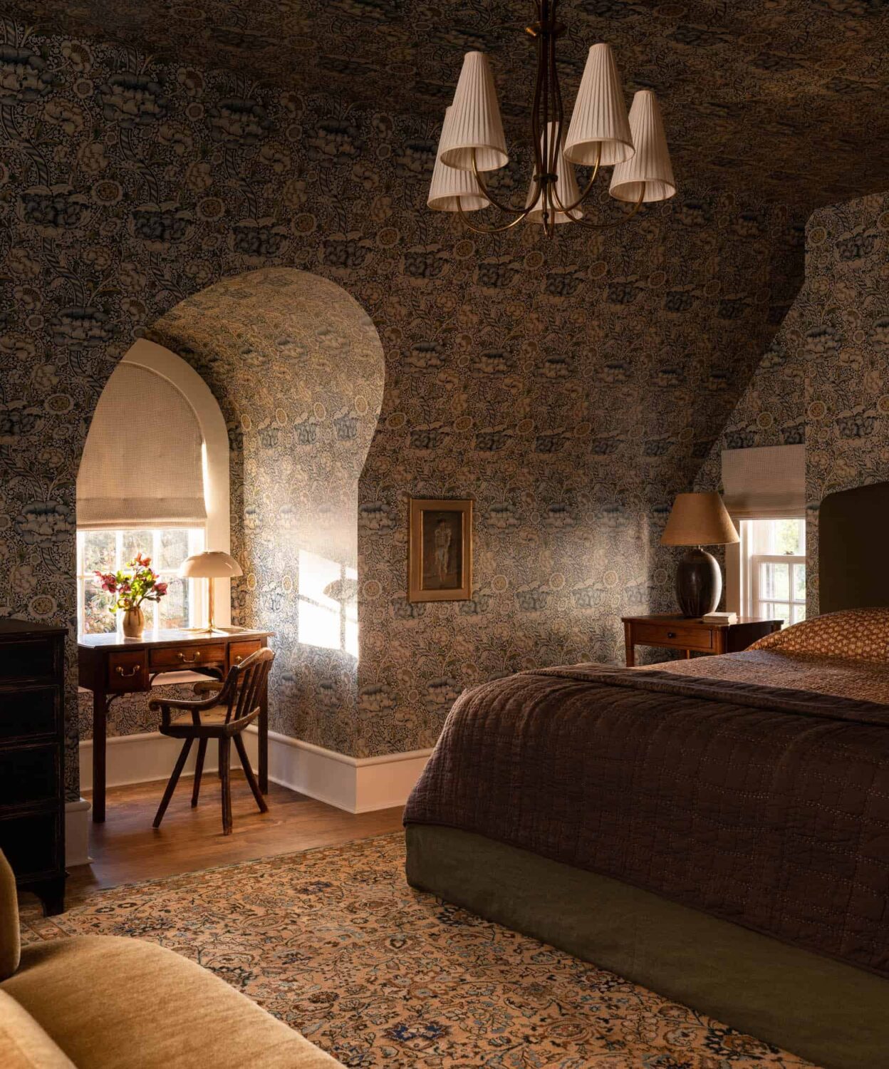 bedroom-slanted-ceiling-wallpaper-desk-nordroom