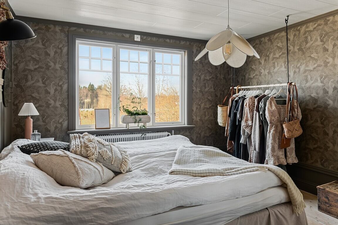 bedroom-wallpaper-clothing-rack-swedish-country-house-nordroom