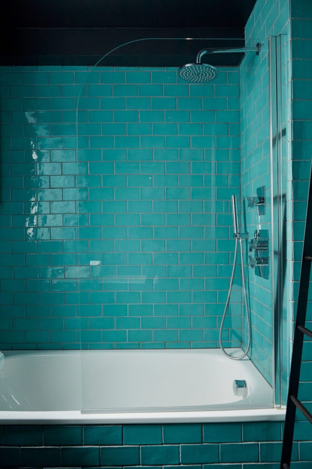 blue-tiles-black-ceiling-moroccan-style-bathroom-nordroom