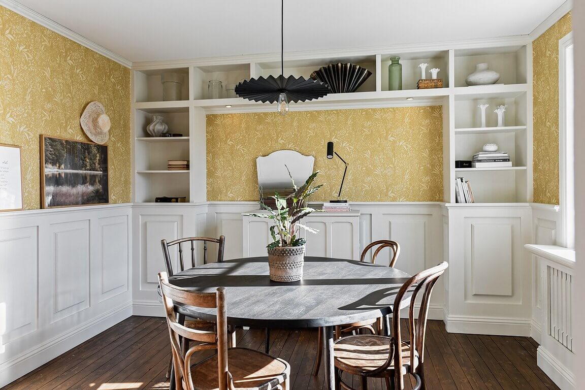 breakfast-room-yellow-wallpaper-built-in-cabinets-nordroom