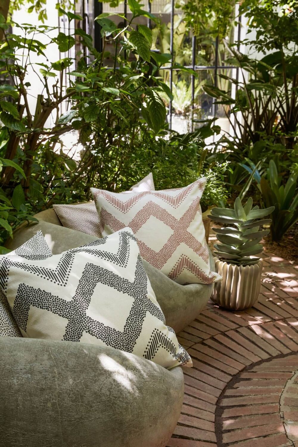 hm-home-pillows-patio-nordroom