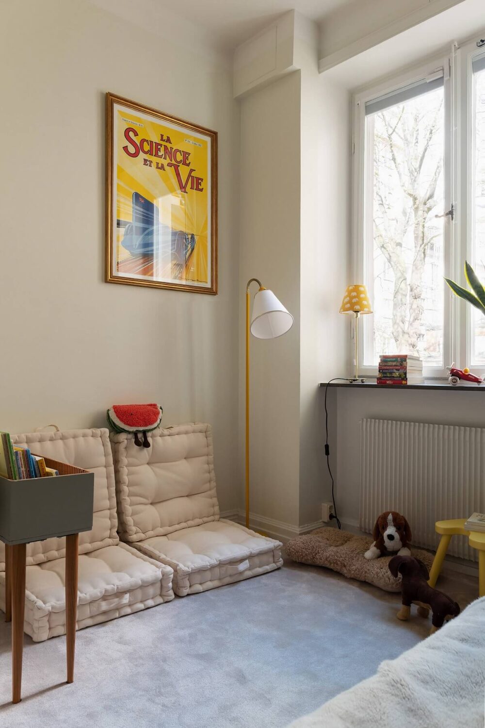 kids-bedroom-light-gray-walls-play-area-nordroom