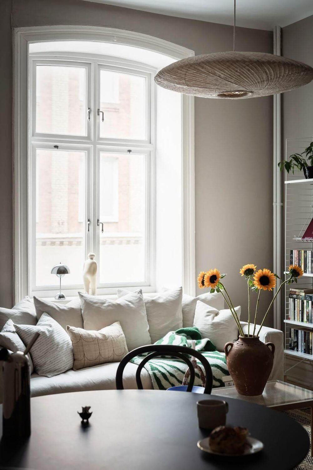 living-room-arched-window-nordic-design-nordroom