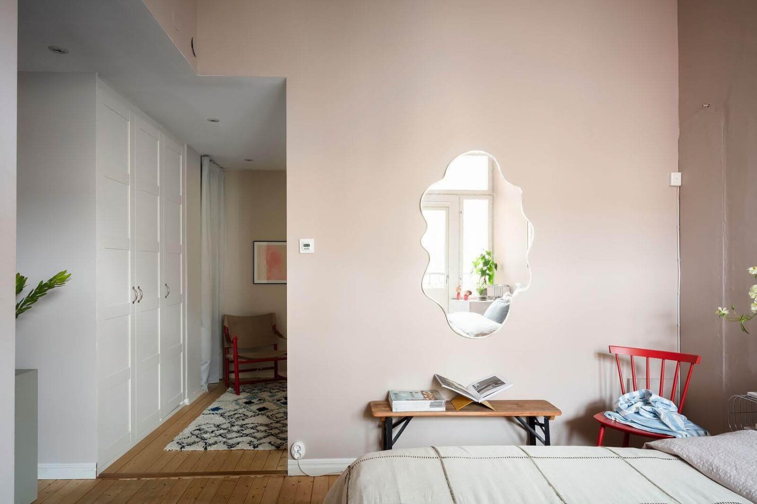 open-plan-bedroom-pink-walls-wardrobes-nordroom
