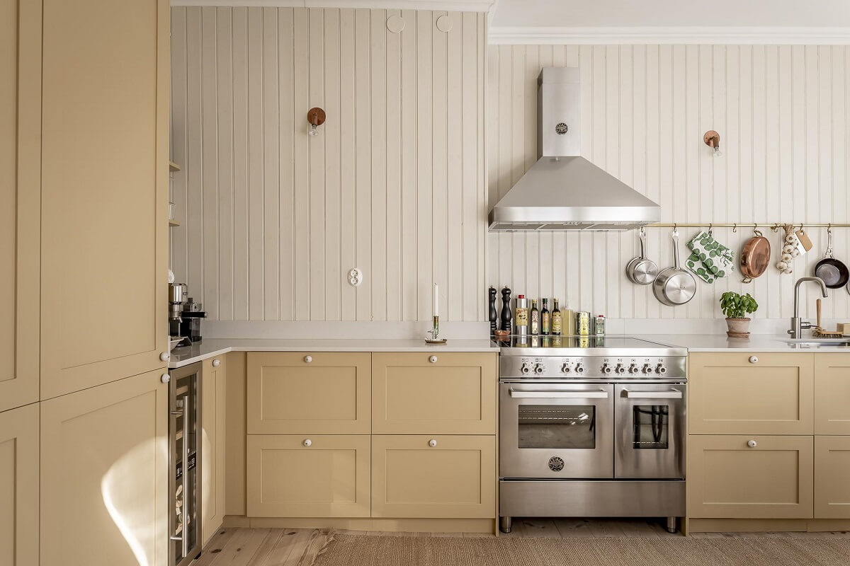 pale-yellow-kitchen-scandinavian-apartment-nordroom