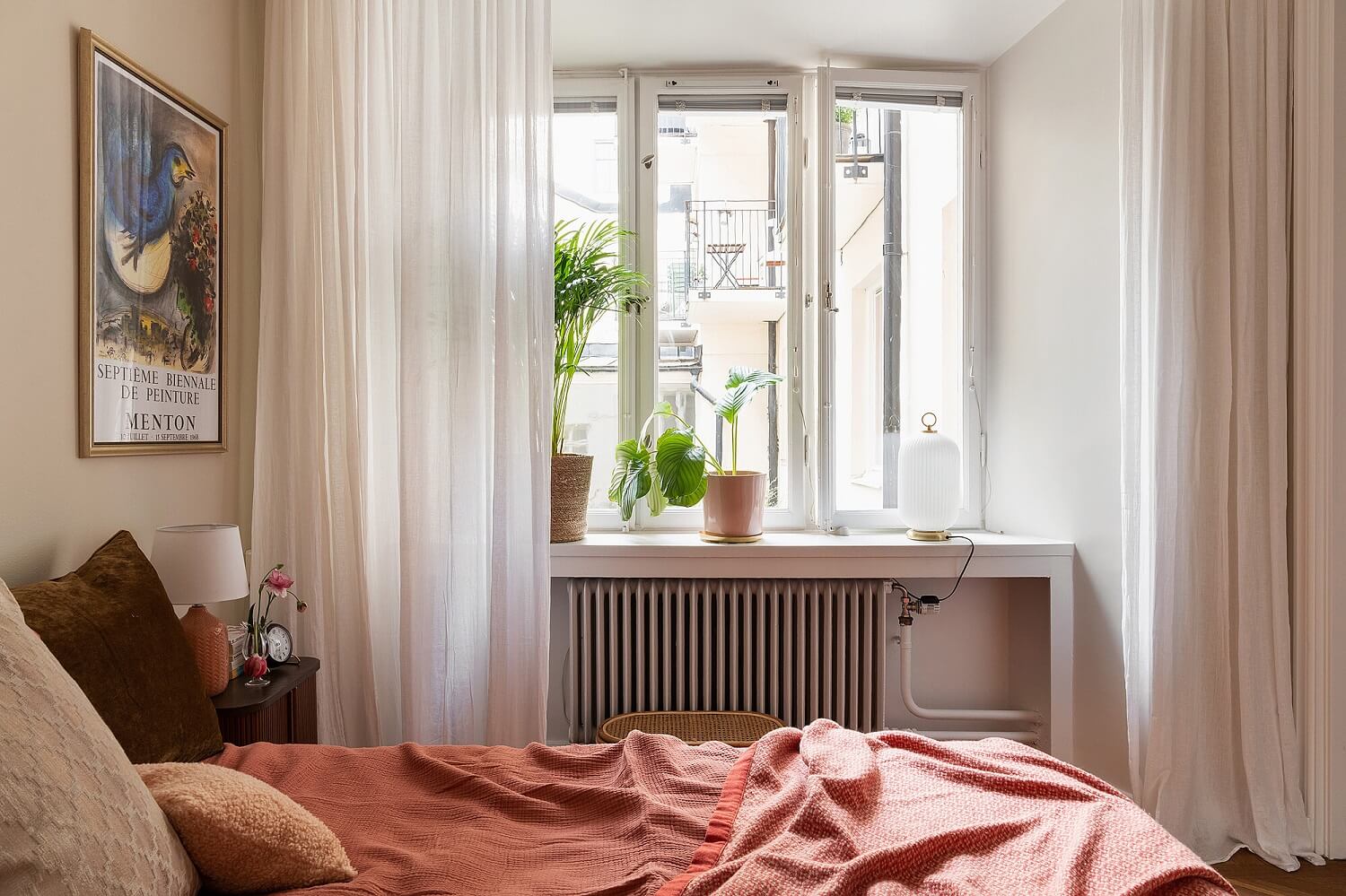 pink-bedding-scandinavian-bedroom-nordroom