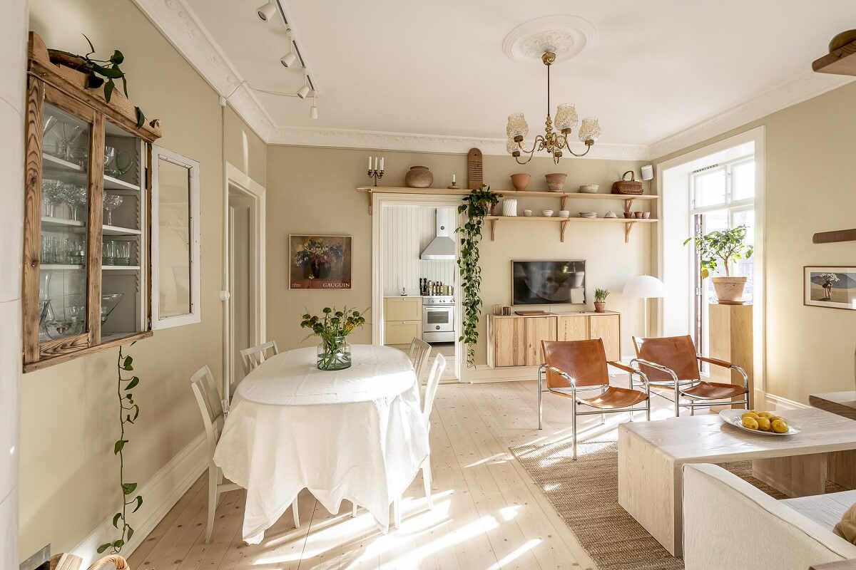 serene-living-room-beige-walls-wooden-floor-natural-light-nordroom