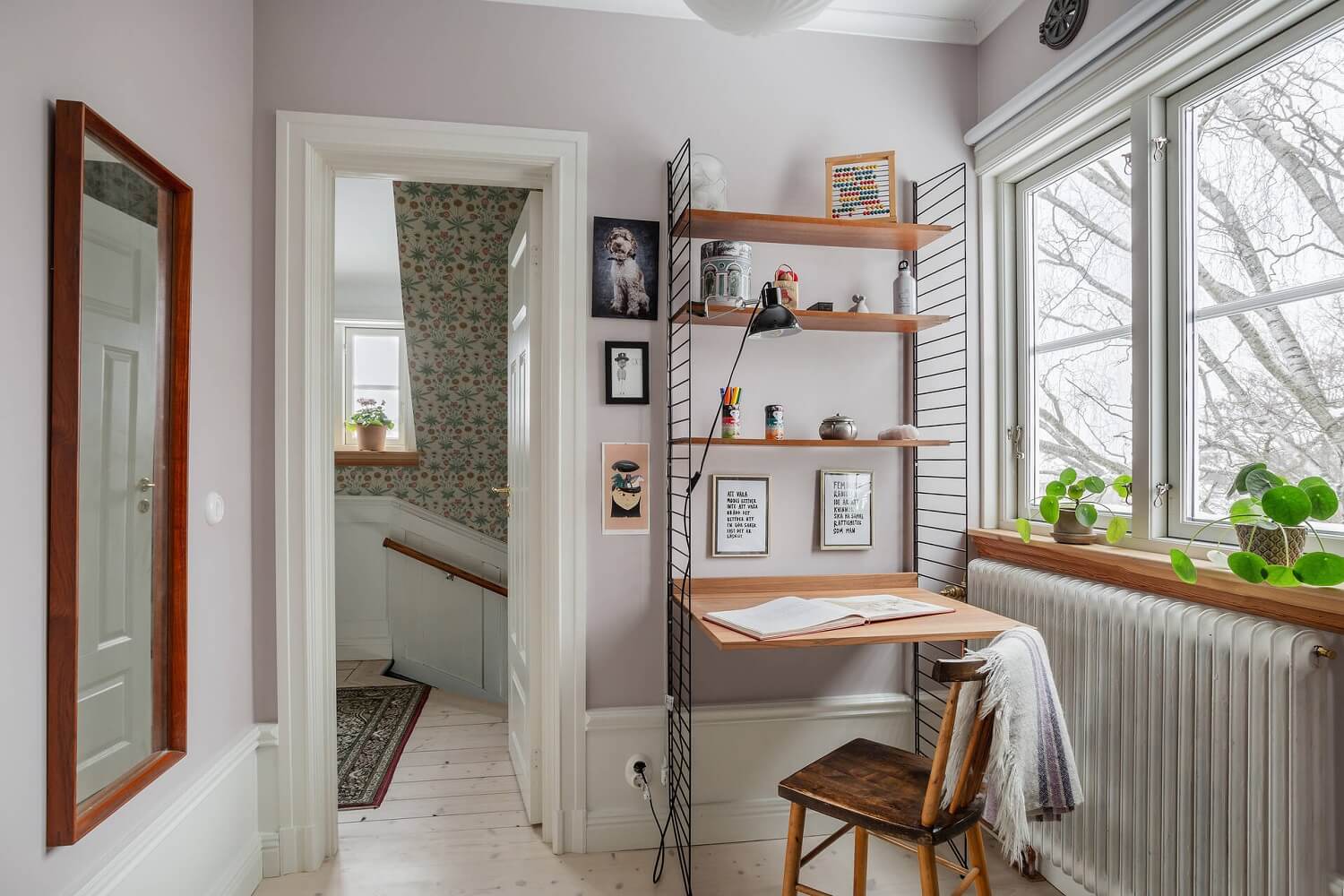 small-bedroom-light-gray-walls-built-in-desk-nordroom