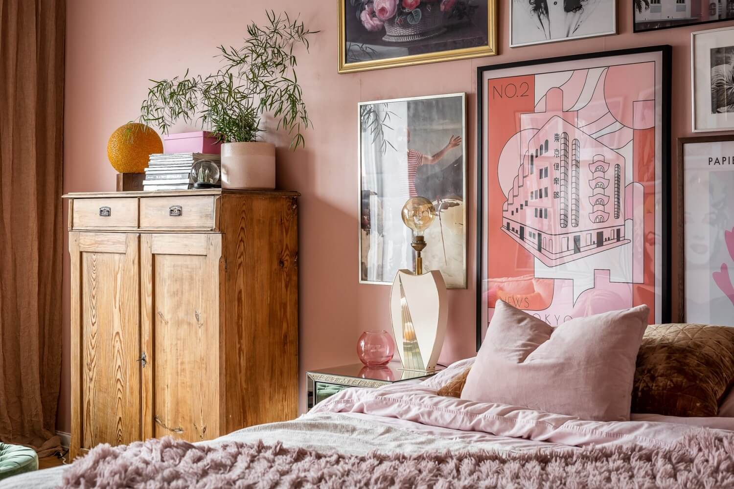 studio-pink-walls-art-vintage-wooden-cabinet-nordroom
