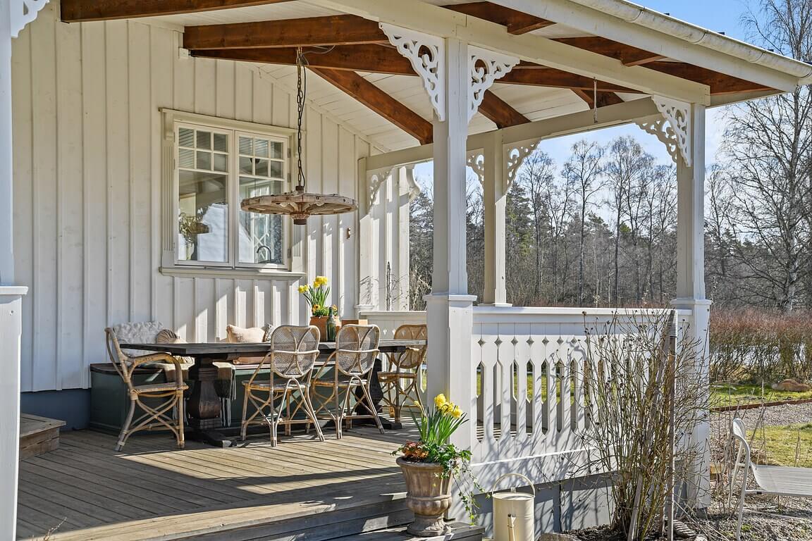 veranda-dining-space-white-farmhouse-sweden-nordroom