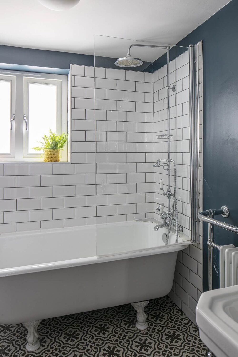 bathroom-blue-walls-white-subway-tiles-bath-nordroom