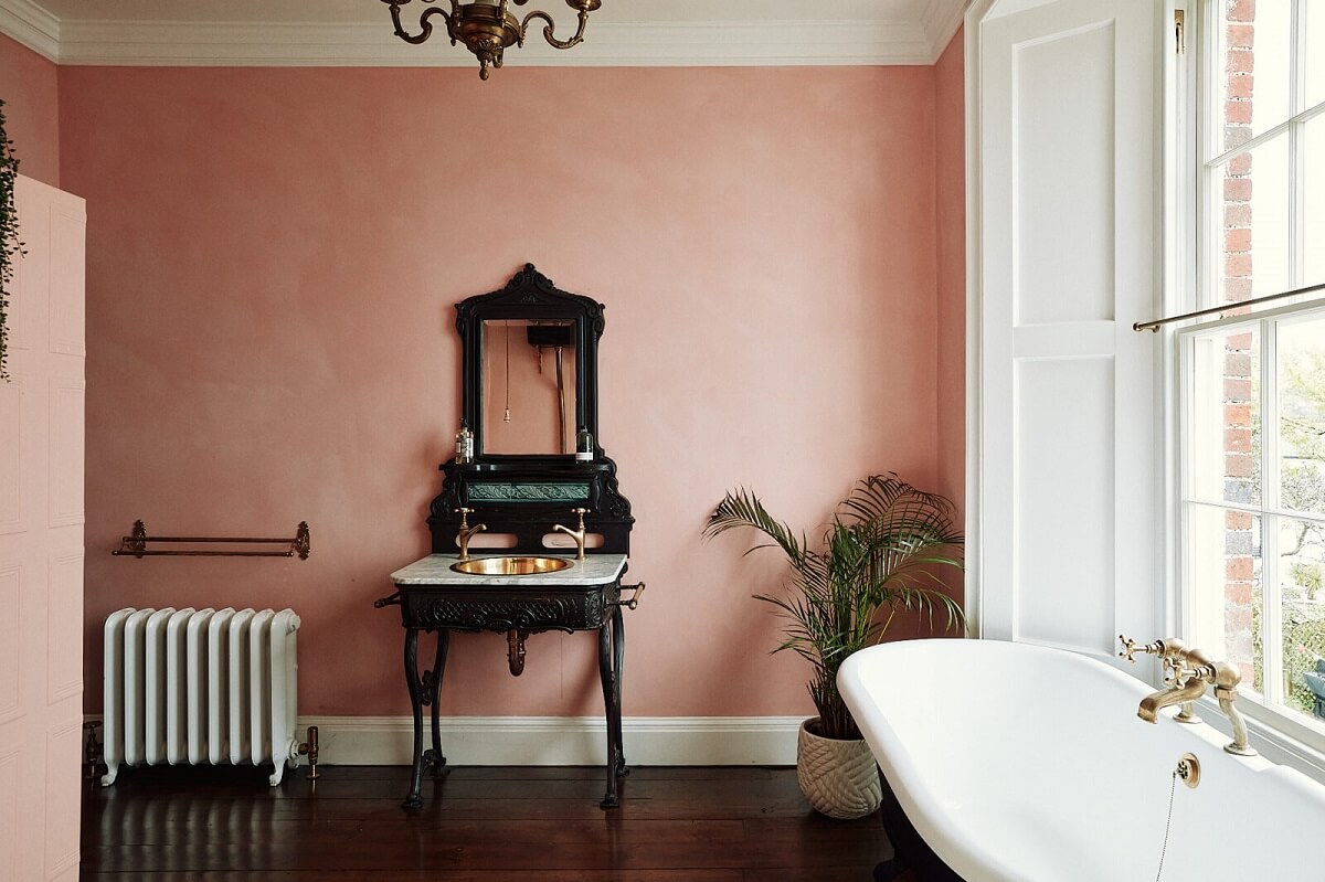 bathroom-pink-walls-freestanding-bath-antique-vanity-basin-nordroom