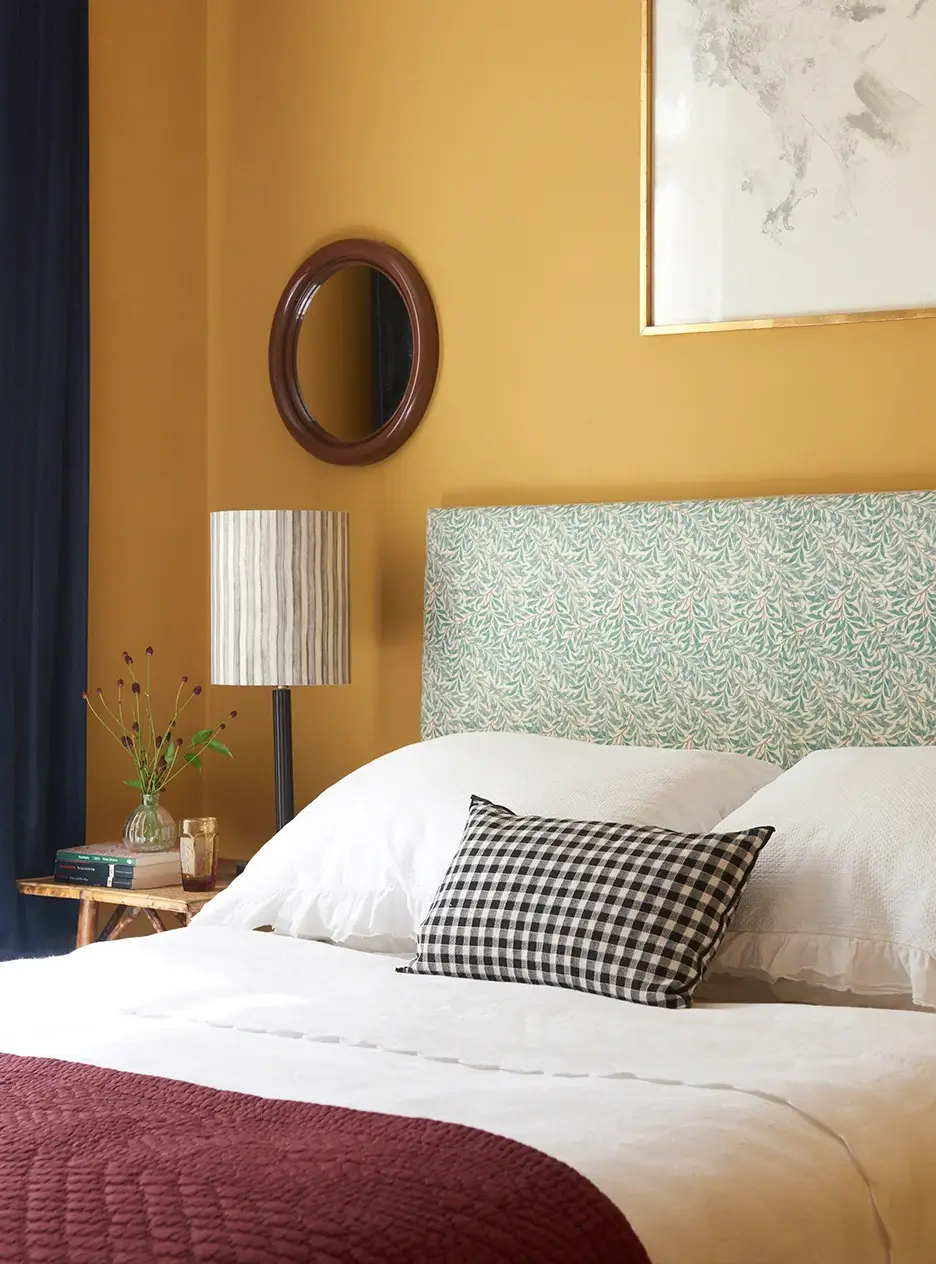 bedroom-mustard-yellow-wall-india-yellow-farrow-ball-nordroom